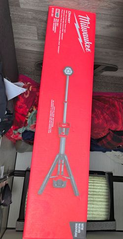 Milwaukee M18 DUAL POWER TOWER LIGHT