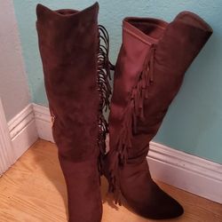 Brown Suede  Like Boots..size 8 Womens..knee  High Boots..stretchy Material...like New With Fringes 