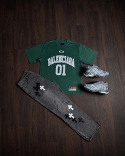 On Hand🤝✅️ Balenciaga Green Jersey T-Shirt & Balenciaga sneakers