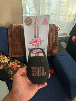 Jbl clip 5 portable Bluetooth speaker