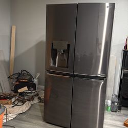 Refrigerator 