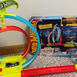 Hot Wheels Double Loop Track Set