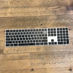 Apple Keyboard