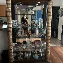 Beautiful China cabinet $400 OBO (w/n Reason)