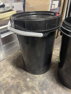10 - 5 Gallon Buckets With Lock In Lids M&M Industries
