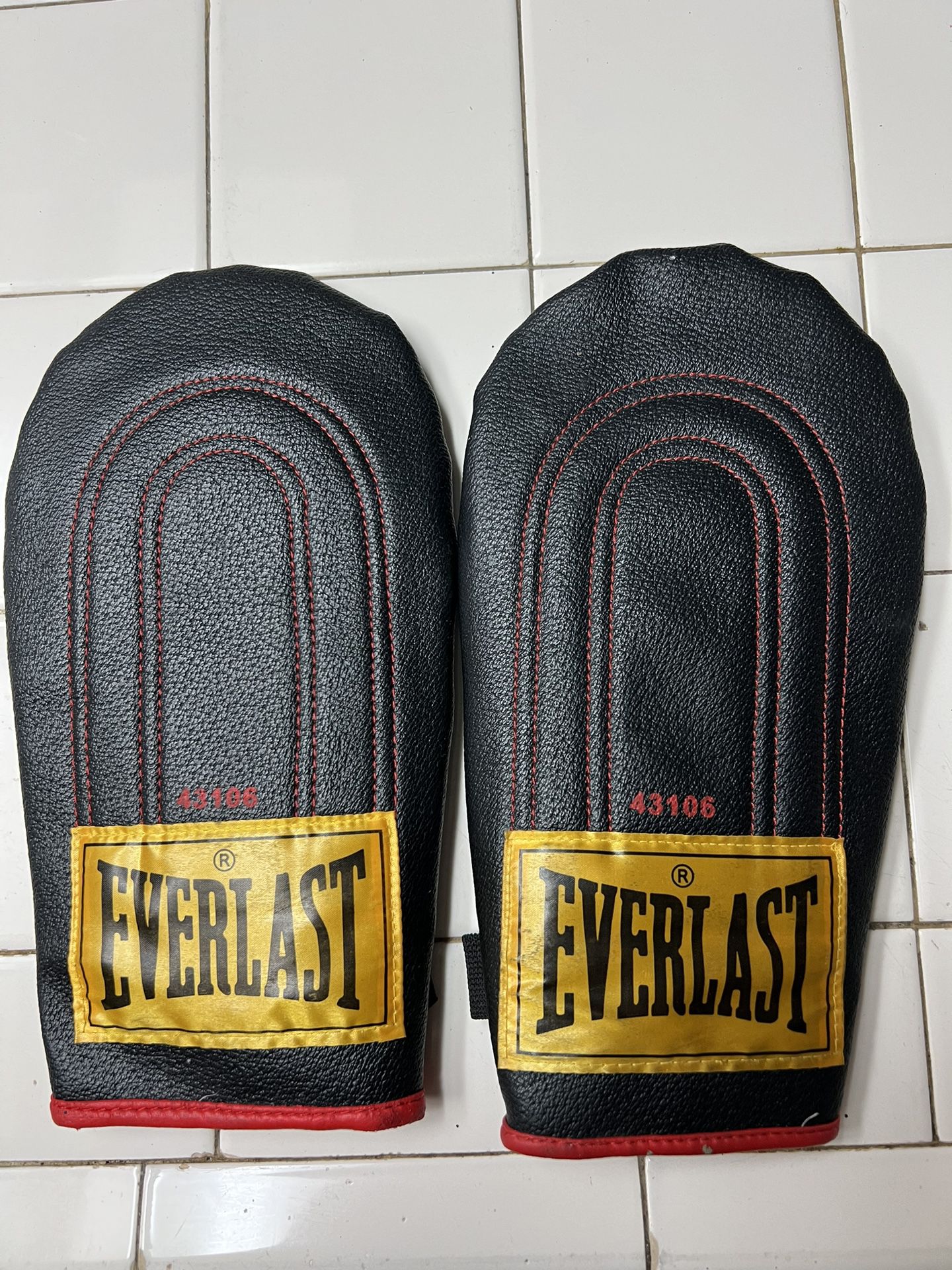 Sparring/Speed Bag Gloves by EVERLAST 