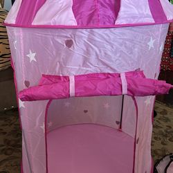 Kids play castle tent
