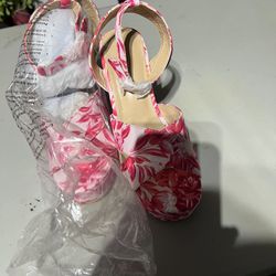 Beautiful New, White And Pink/red  Wedge, Size 6