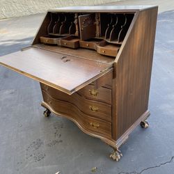 Secretary desk With Keys
