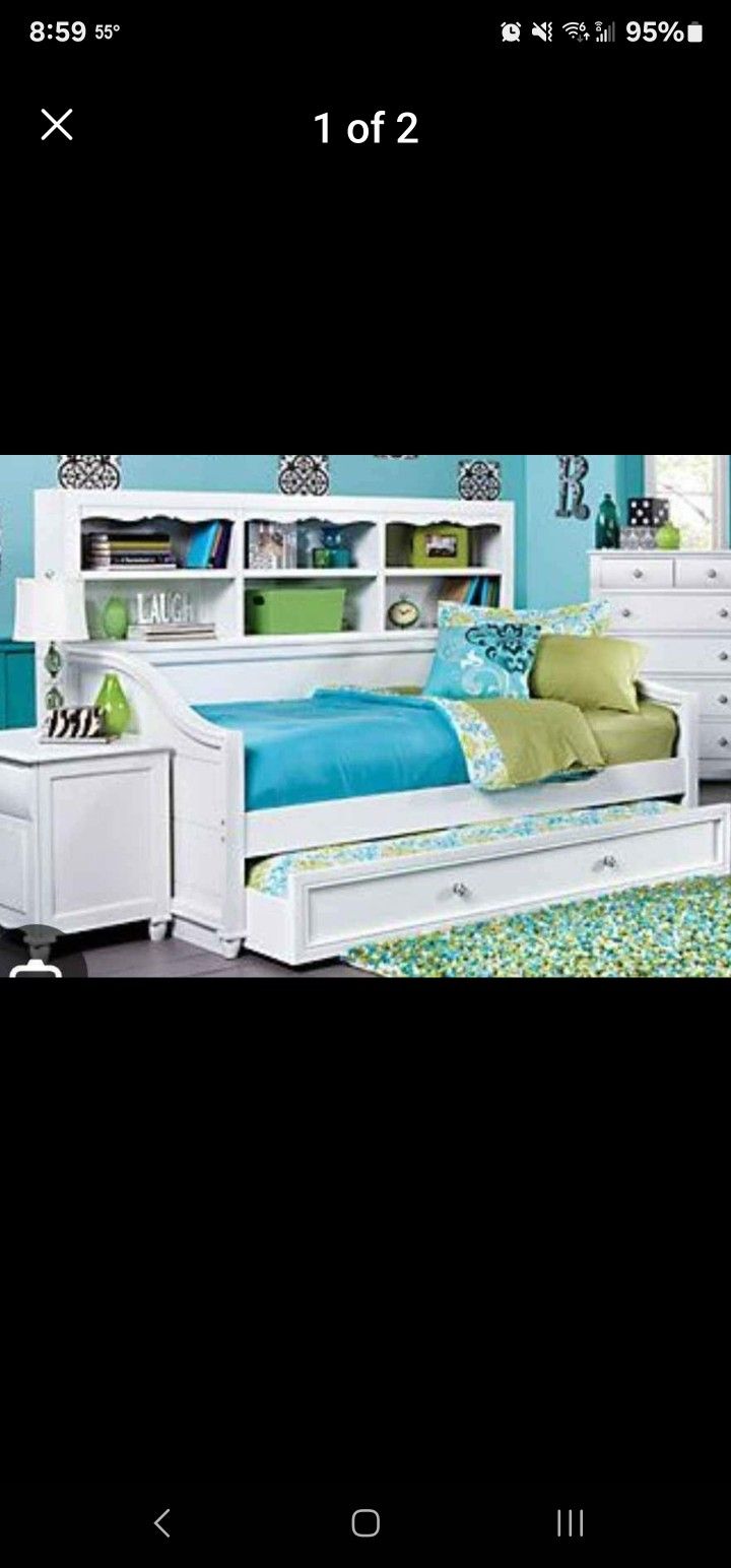 Twin size Gabriella daybed with trundle