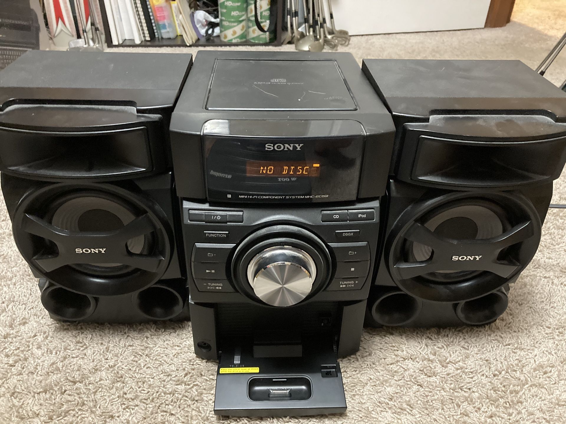 Sony bookshelf stereo system with iPod hook up AM/FM CD And speakers