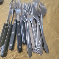22 Spoons  22 Forks  10 Knifes  16 Spoons 