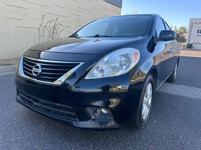 2012 NISSAN VERSA SL, TWO OWNERS, CLEAN AUTO-CHECK, *GREAT ON GAS* , 🚘