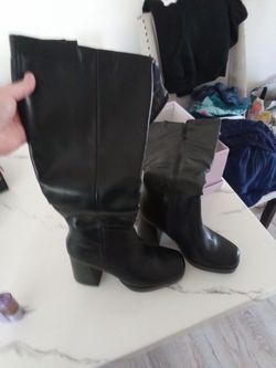 Black Knee-High Heeled Boots