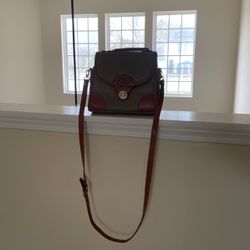 Dooney & Bourke All Weather leather!!!!!! Wrapping Bag Included 