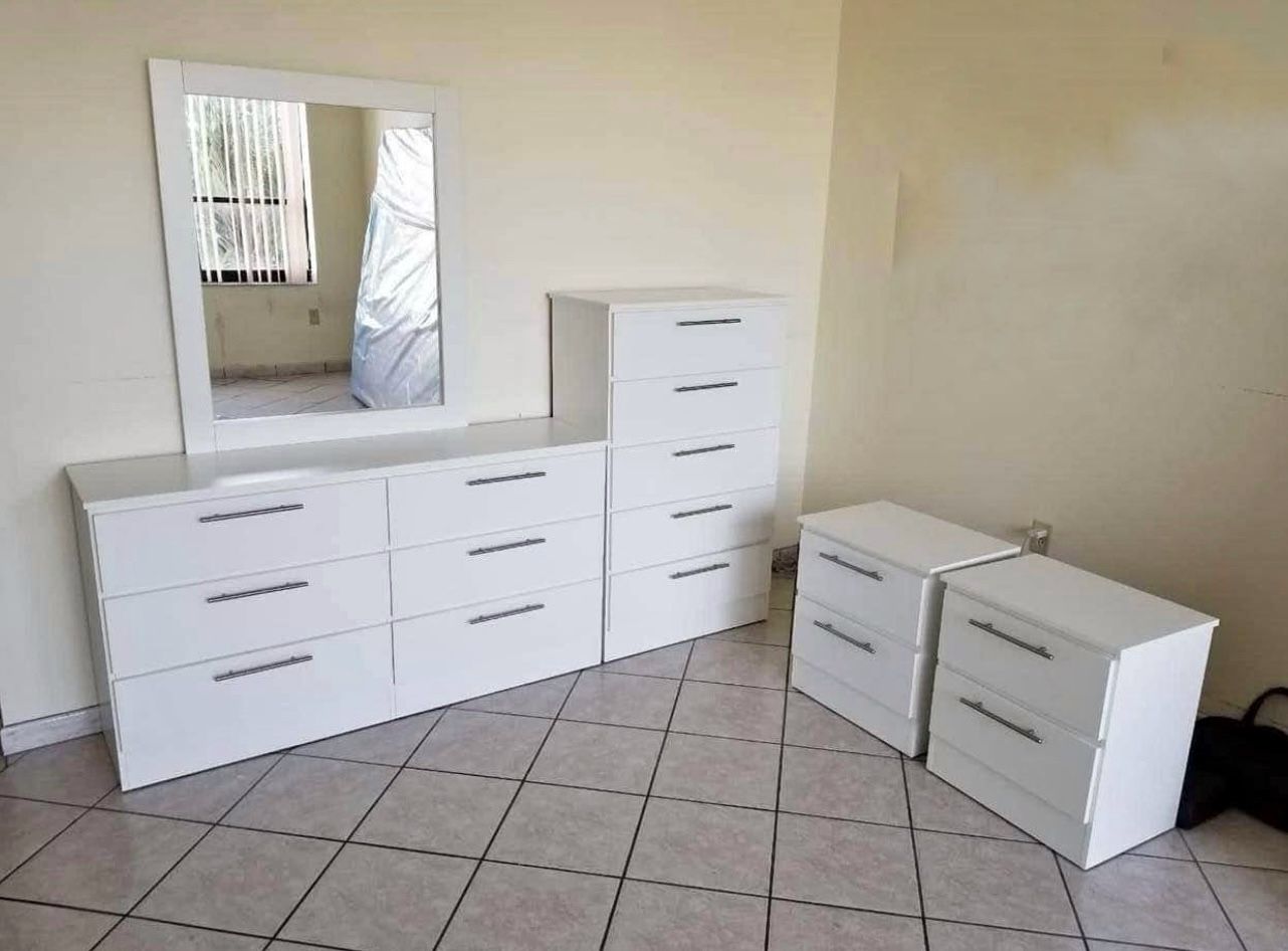 Dresser Whit Mirror, Chest And 2 Nightstands - Cómoda Con Espejo , Gavetero Y 2 Mesitas De Noche