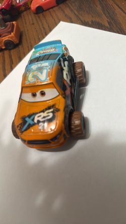 Disney Pixar Cars XRS Mud Racing Vehicle Surtido de vehículos de carreras a presión a escala 1:55, suspensiones reales, todoterreno, diseño salpicado 