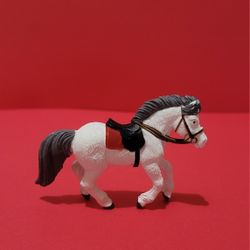 Safari Pony Derby White Pony Red Blanket Black Saddle 2” Figure Retired Horse.
