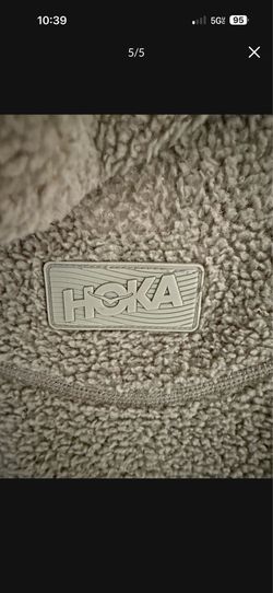 New never used Hoka BaseCamp Thermal Mid Layer