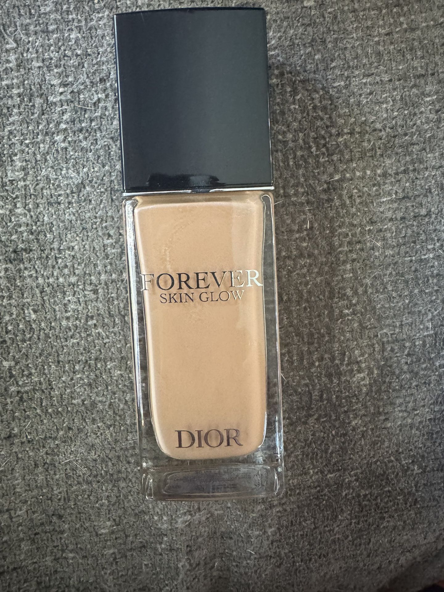 DIOR Forever Skin Glow 24hr Radiant Foundation 4W SPF 15