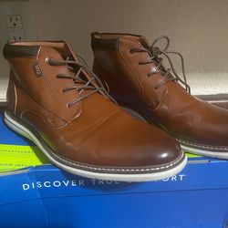 Men’s shoes size 11
