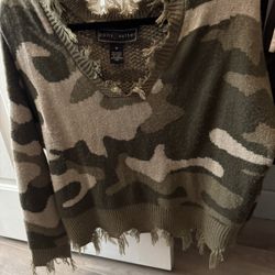 Camo sweater M