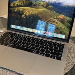 2019 Apple MacBook Air (excellent Condition)