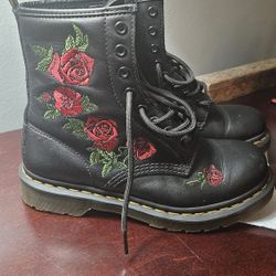 DOC MARTENS BOOTS