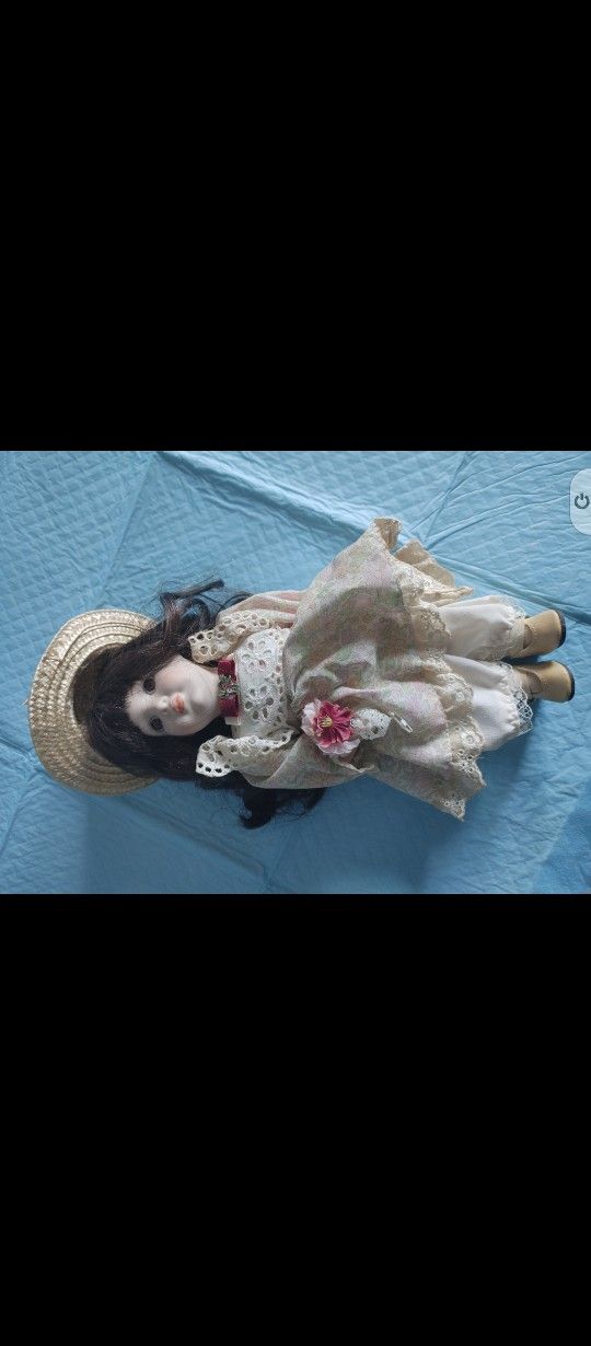 ANTIQUE PORCELINE DOLL