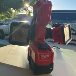 Milwaukee 2122-20 Utility Bucket Light (Tool Only )