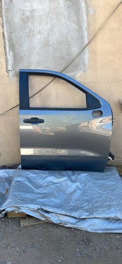 2019/26 Chevy Silverado 1500 left side front door