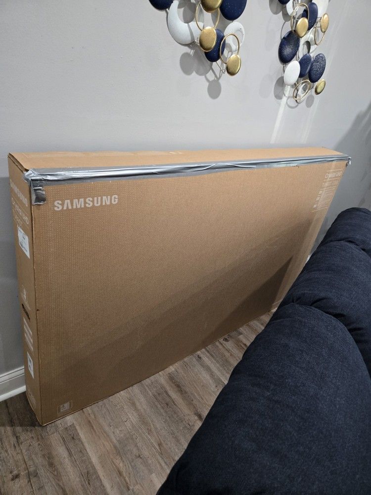 75 In Samsung Crystal Uhd Tv