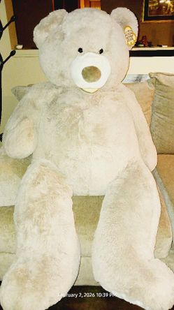 š§ø GIANT 53ā WHITE TEDDY BEAR
š± HUGE 53ā White Teddy Bear ā Perfect Gift
Price: $75
Description:
Very large 53-inch beige teddy