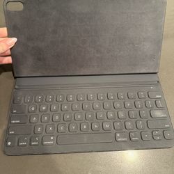 A2039 iPad keyboard 