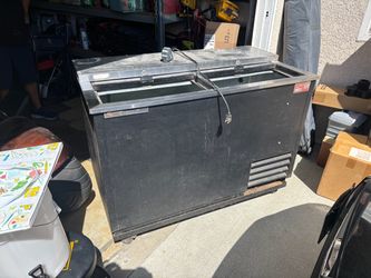 TRUE Chest Fridge/Bottle Cooler