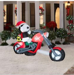 Inflatable Peanuts Snoopy & Woodstock Christmas on a motorcycle