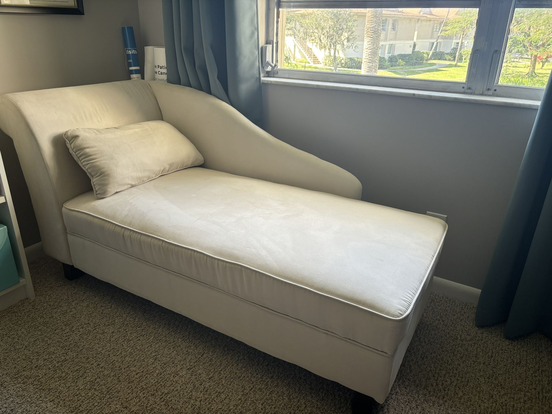 Chaise Lounge - with storage