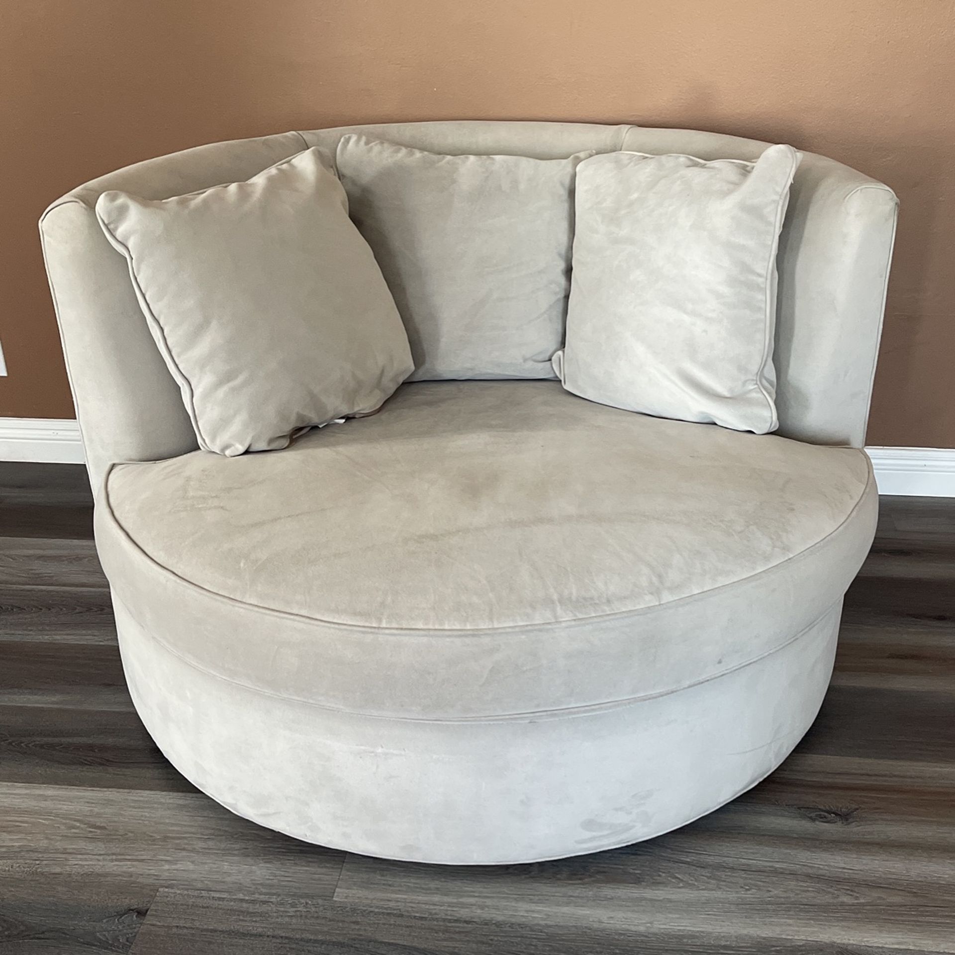 Eos Swivel Chair Room and Board for Sale in Whittier CA OfferUp