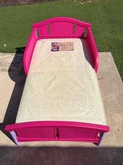 Toddler Bed (Pink)