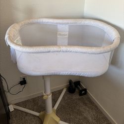 Halo Swivel Bassinet 