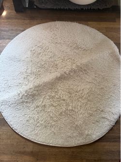 round white rug