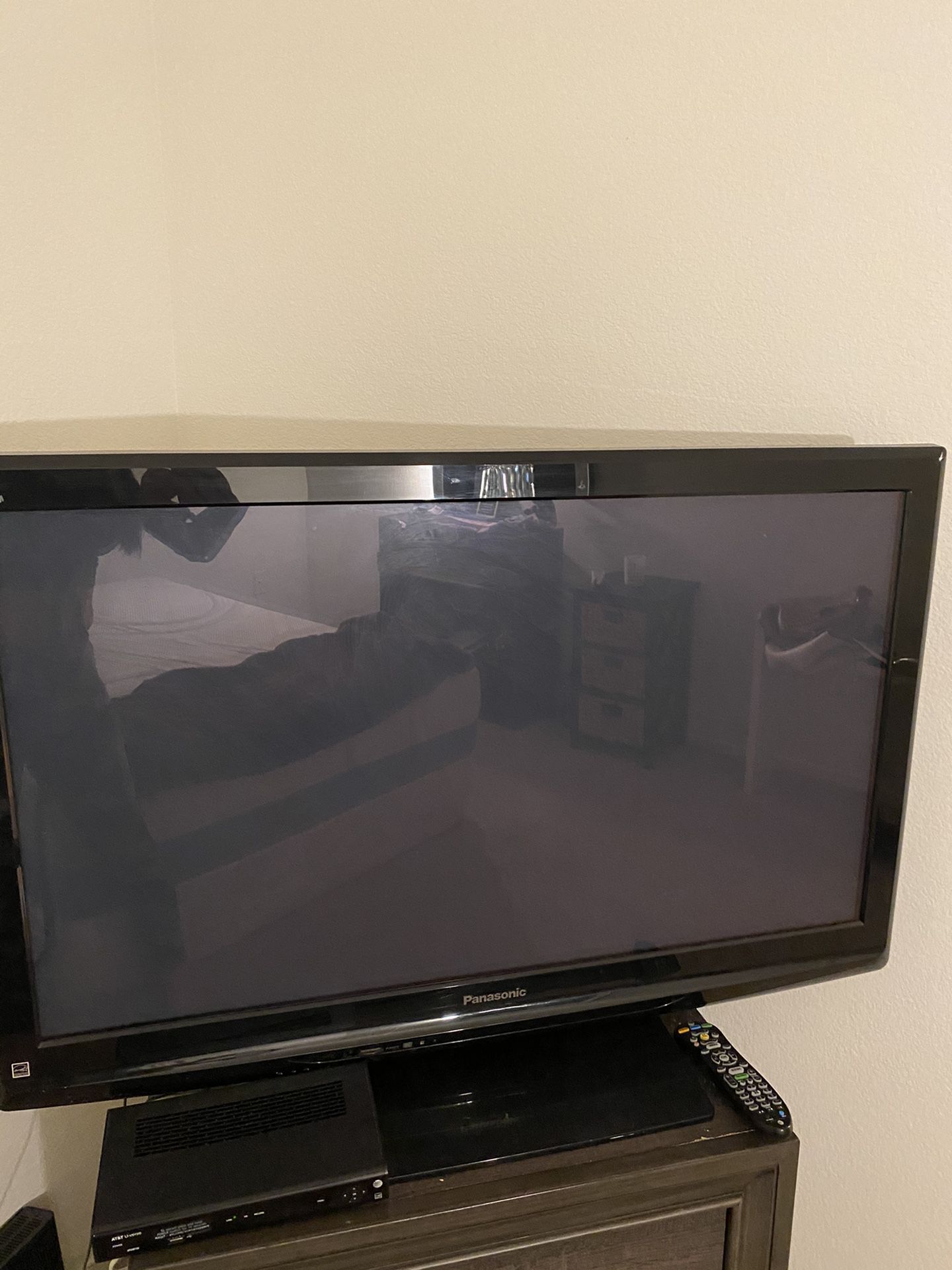 Panasonic really good TV size 40 inch excellent condition moving sell