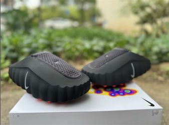 (Black) Nike MIND 001