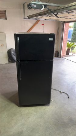FRIGIDAIRE REFRIGERATOR