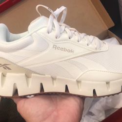 7 Men's 8.5 Women's Reeboks
