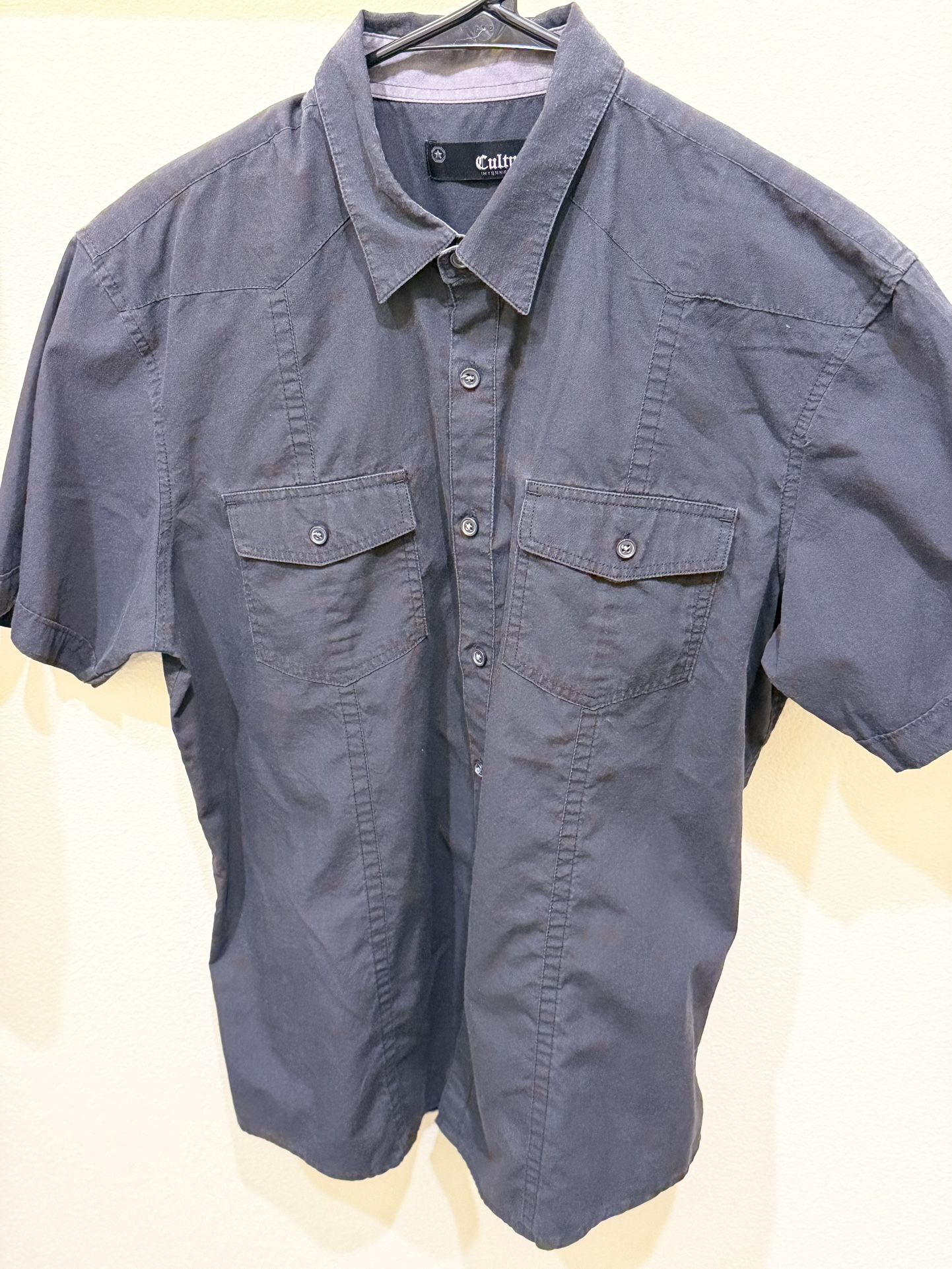 Black button-up shirt - Size L