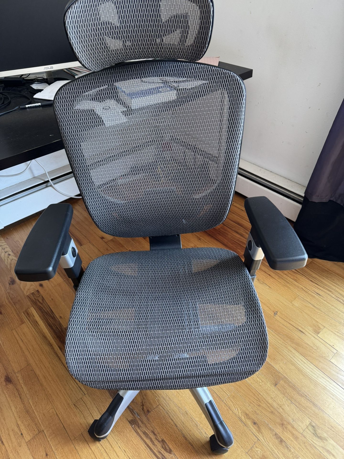 Customer Reviews for Staples Hyken Ergonomic Mesh Swivel Task Chair, Charcoal Gray