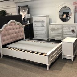 Six piece twin size bedroom set