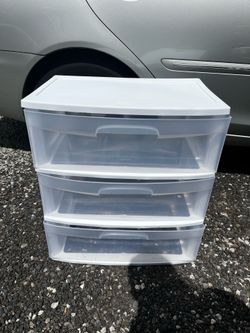 2 used plastic drawers