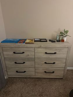 6-Drawer Farmhouse Style Dresser – Gray/Whitewash – 58¾” Wide